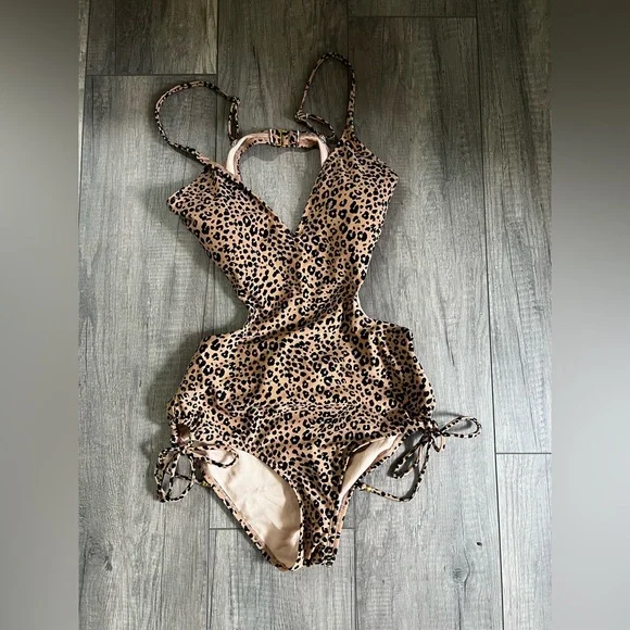 Windsor Leopard Print Cut-Out One-Piece🖤✨ - Picture 6 of 6